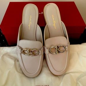 Salvatore Farrahamo leather slip on mules